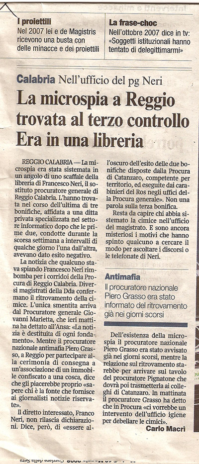 La microspia a Reggio, trovata al terzo controllo. Era in una libreria