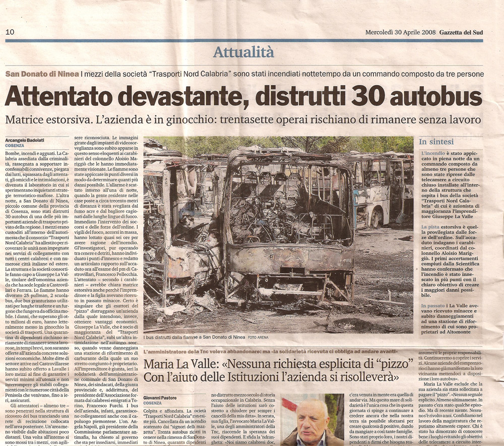 Attentato devastante, distrutti 30 autobus