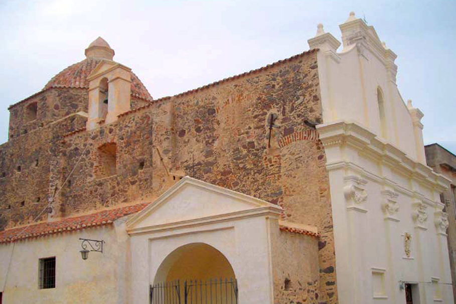 Orosei, una lunga scia di fuoco. Industriali: Siamo stanchi, lo Stato faccia la sua parte