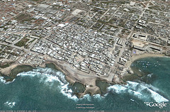 Vogliono andare via, non sanno dove dormire: li ospitano i Rom