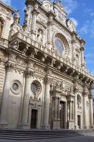 Immigrazione: nave militare con migranti a Porto Empedocle