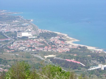 Sparì contro casa del sindaco di Nicotera. Libera Vibo Valentia:”Chiediamo ai cittadini di non abbassare la testa e di partecipare alla vita pubblica”