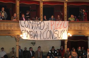 Camorra, chiesti gli arresti per il sottosegretario Nicola Cosentino