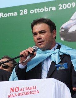 Governo arresta latitanti e toglie fondi alla sicurezza