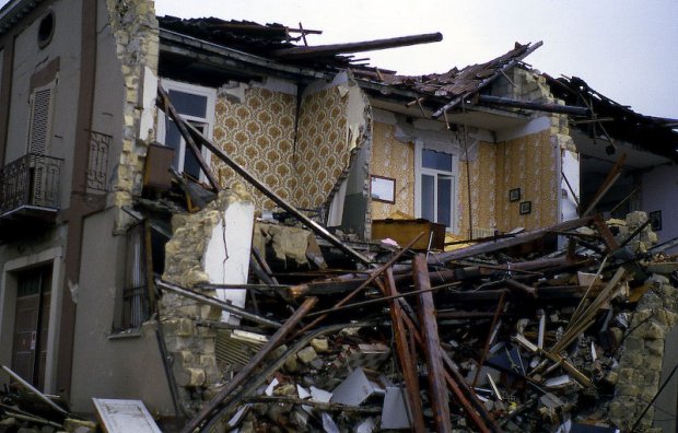 L’Aquila, il far west degli appalti