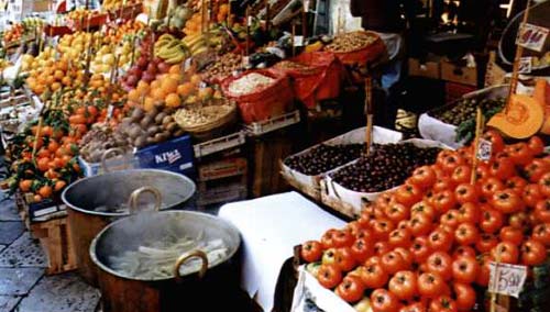 Gela, bancarelle e lavoratori abusivi