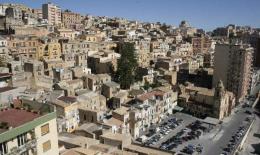 Blitz polizia in uffici Comune Agrigento, sequestri in corso