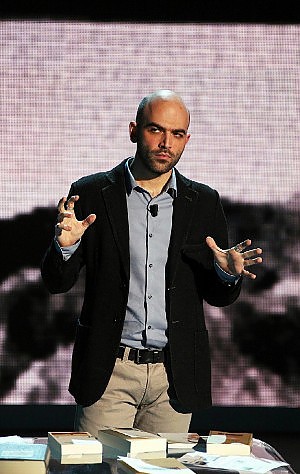 Maroni vs Saviano, il ruggito della Lega