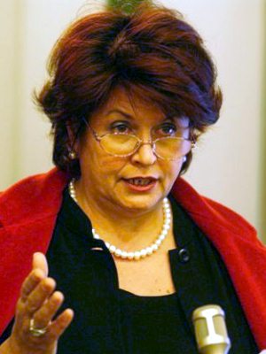 Ridotta la scorta all’ex deputata Angela Napoli, da anni in prima linea contro le ‘ndrine