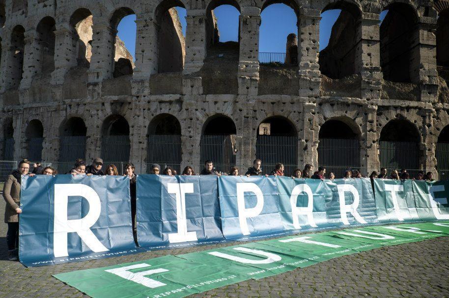 130mila firme contro la corruzione