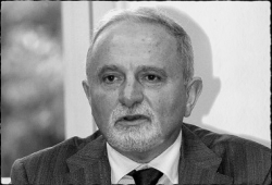 Le ipocrite e tardive dichiarazioni del presidente Juncker su Mare Nostrum e le migrazioni