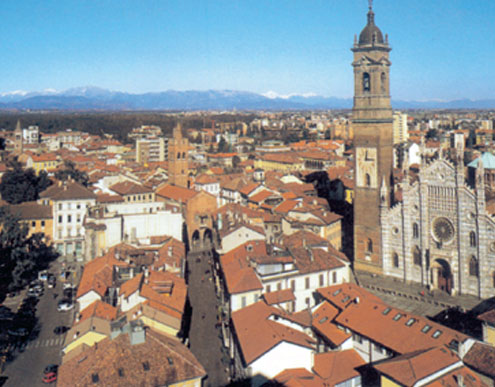 Camorra a Monza, indagine su usura e riciclaggio. Spunta il “tariffario del voto”