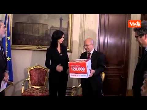La Presidente della Camera Laura Boldrini incontra i promotori della petizione contro le “querele temerarie”