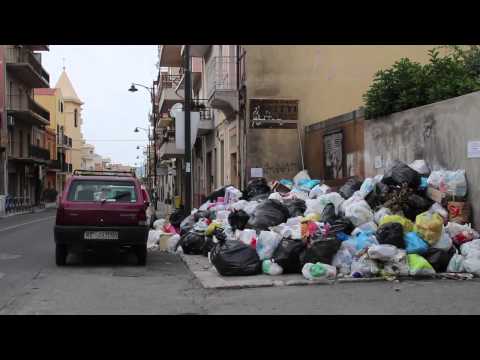 Rifiuti, Reggio Calabria come Napoli