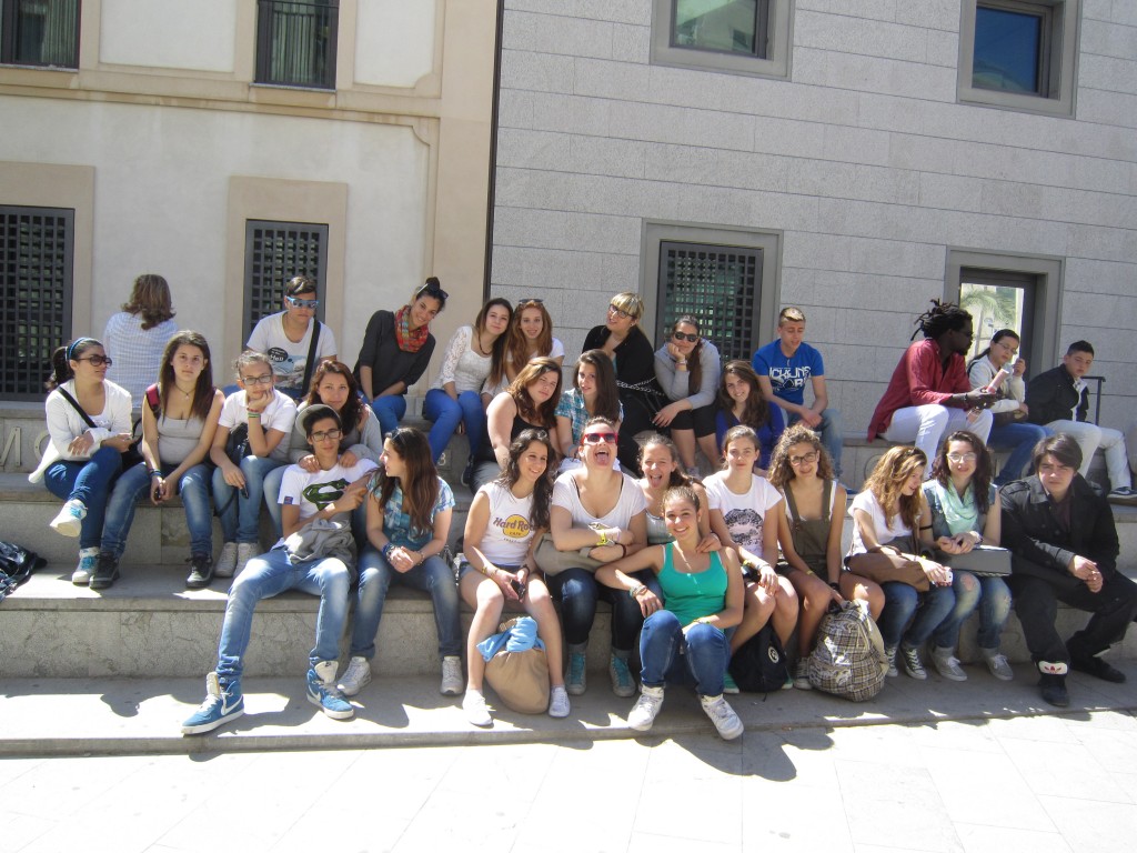 Sit-in dei giovani di Libera davanti al tribunale di Palermo