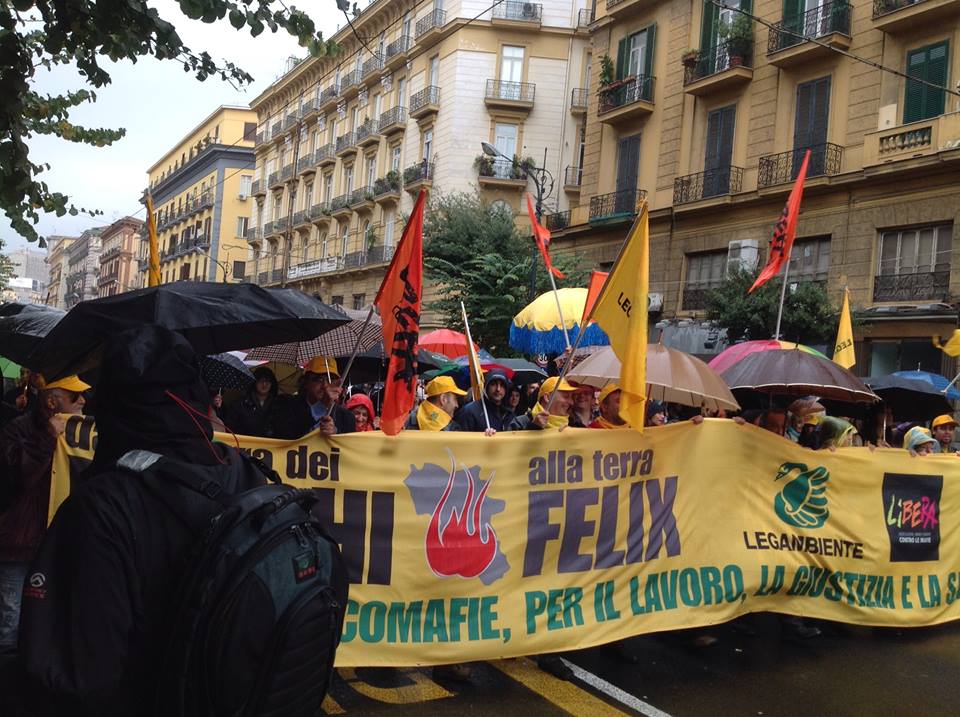 Terra dei fuochi, un fiume in piena contro il vuoto delle coscienze