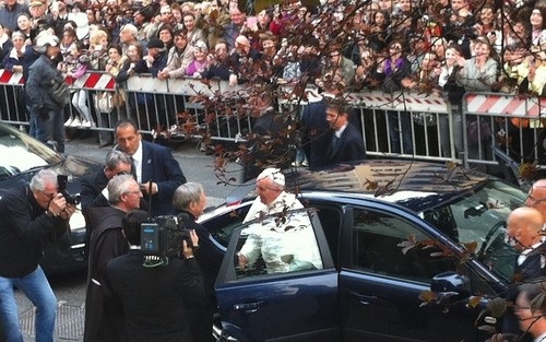 Papa a familiari vittime: “Grazie perché non vi siete chiusi nel dolore”