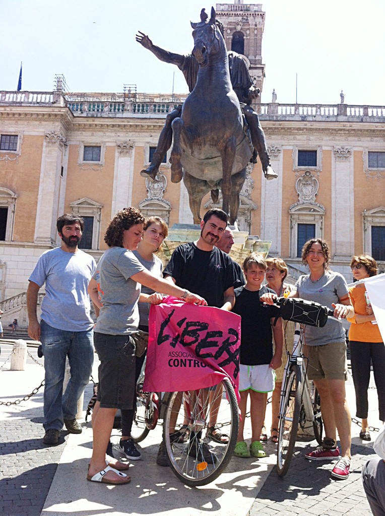 1200 Km per i “Fantasmi di Portopalo”: il viaggio della memoria e dell’impegno in bici