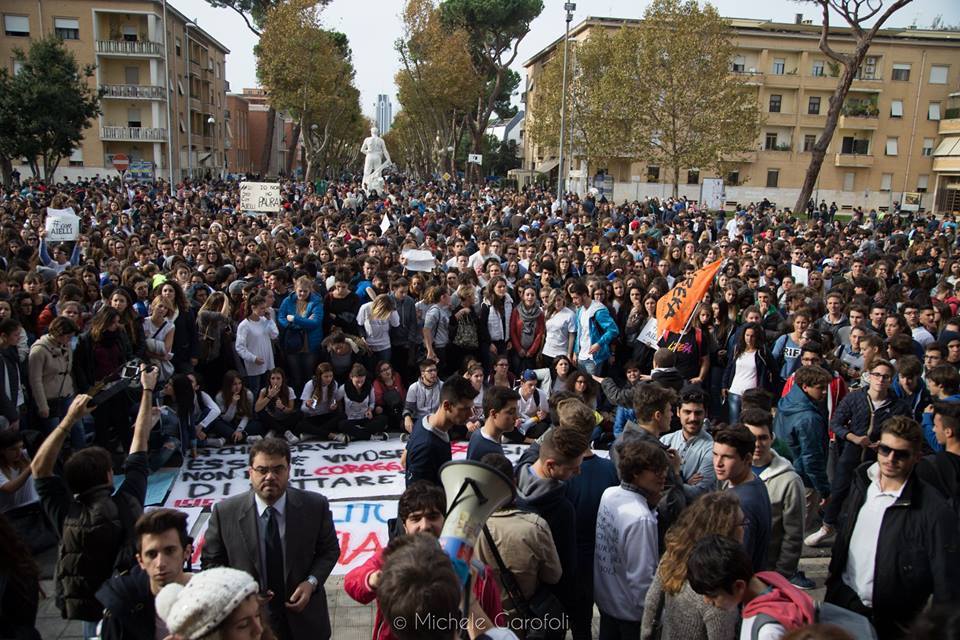 Studenti in piazza a Latina: Restiamo uniti contro mafie e corruzione