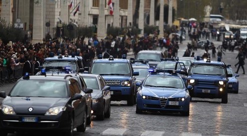 Recuperare poliziotti e carabinieri dalle scorte-taxi