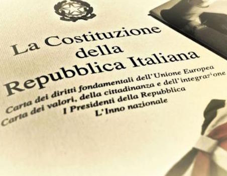 Le pietre scagliate contro la Costituzione