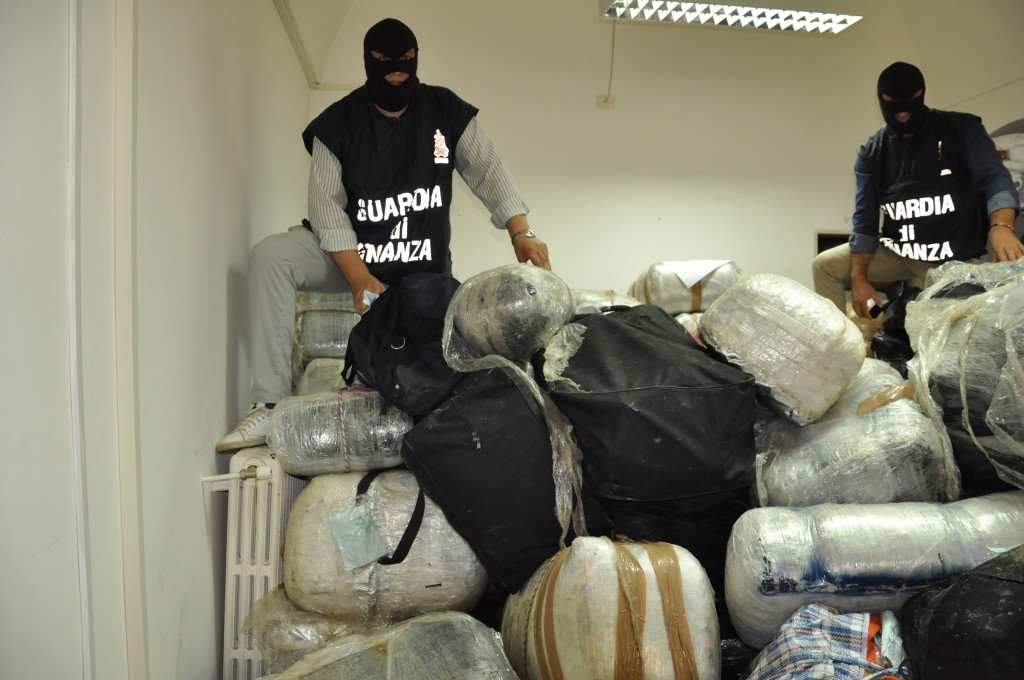 Maxi sequestro di marijuana nel Salento