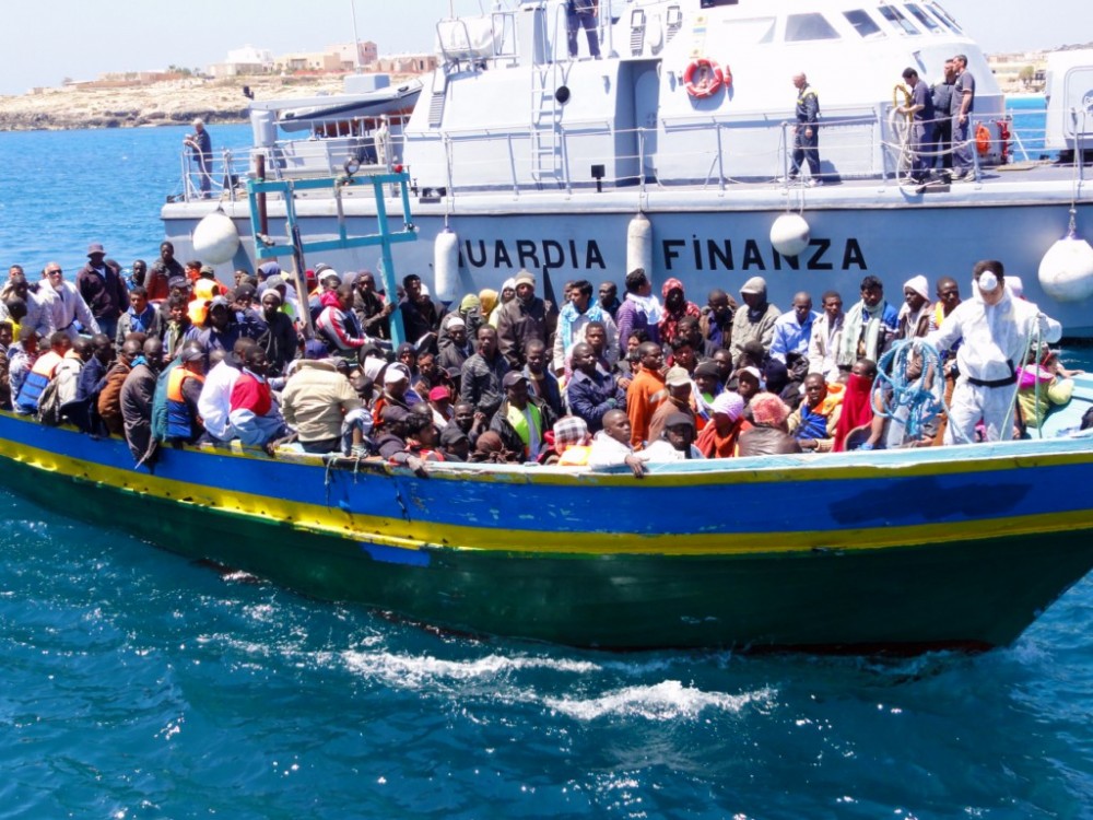 Migranti: pietà e fraternità, non muri