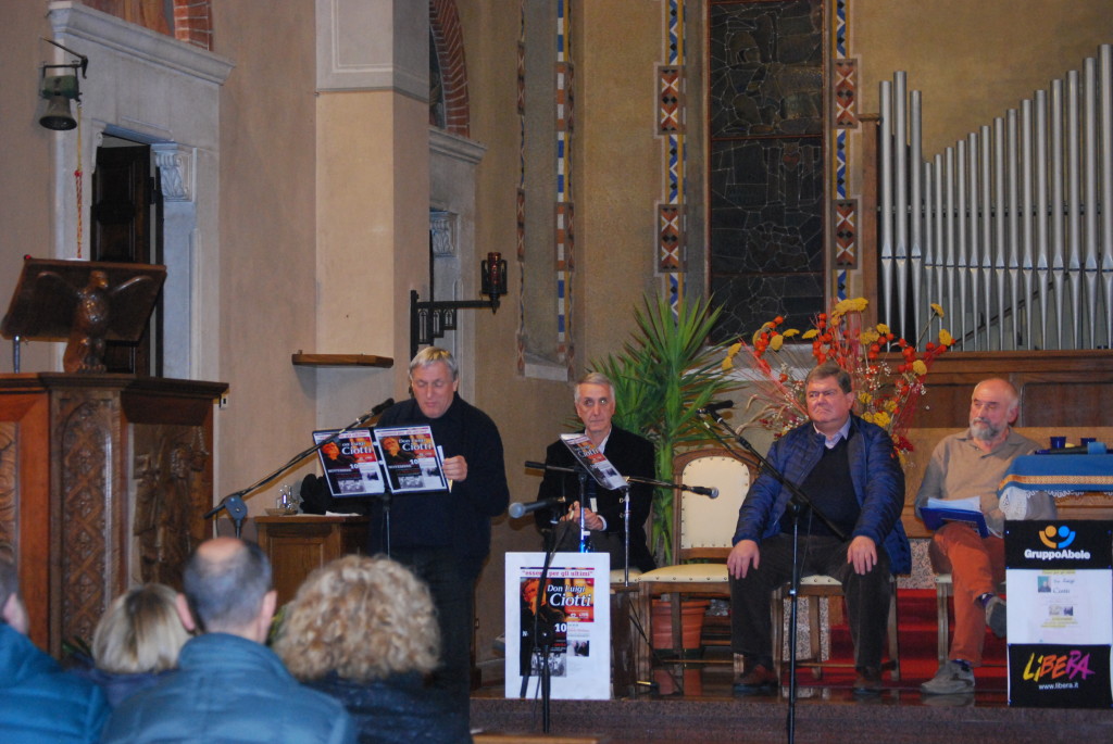 “Esserci per gli ultimi”, don Ciotti a Borgomanero