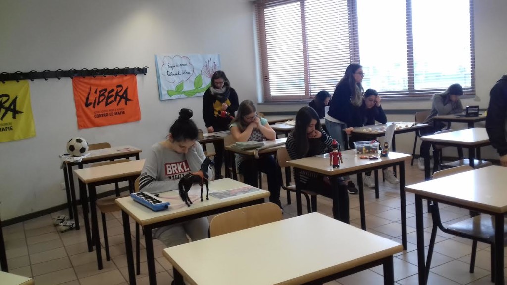 Aula 21, la classe dei banchi vuoti
