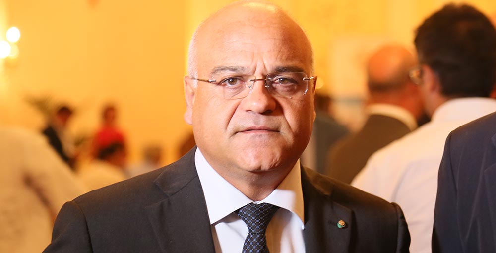 Lo stavano ammazzando e noi lo isoliamo?