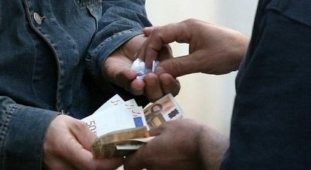 Lo spaccio (fuori controllo) di stupefacenti in Italia