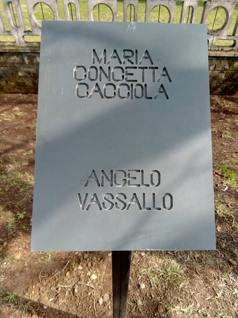 Arese, vandalizzate le targhe in ricordo delle vittime