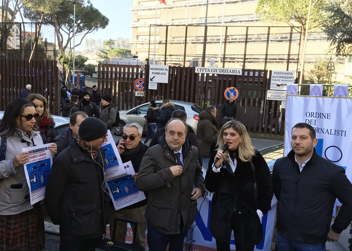 Giovedì 19 aprile “scorta mediatica” per Federica Angeli