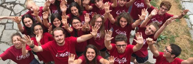 Magliette rosse: perché diventino una seconda pelle