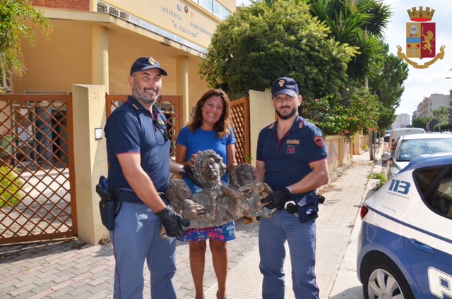 Il busto della famiglia Asta torna al suo posto