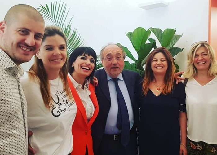 Napoli: «Subito norme per punire chi ‘molesta’ il diritto di cronaca»