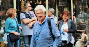 Piero-Scaramucci-e-Maby-per-le-strade-di-Balat_copertina-720x380