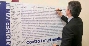 Martella-firma-Carta-Assisi