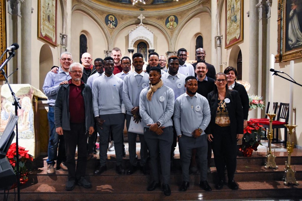 Radio Scarp, il Coro Arca Voice e i migranti