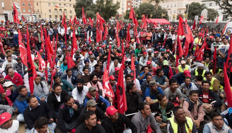 Storie di uomini, donne e caporali nell’agromafia italiana
