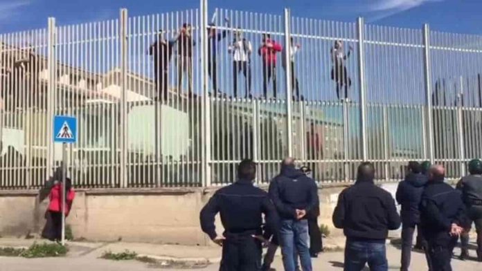 Rivolta carcere Foggia, si consegna il figlio del boss