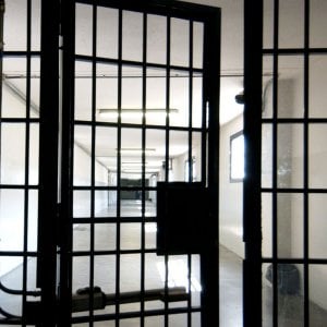 Il virus, i detenuti e il bisogno di “nemici”