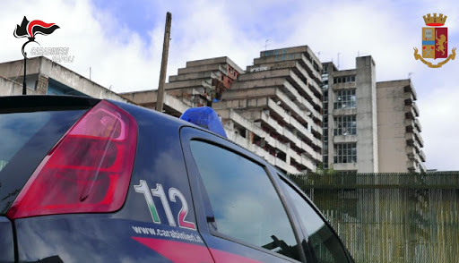 Napoli, blitz all’alba: 51 arresti a Secondigliano