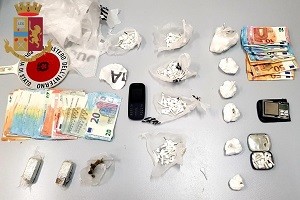 foto-arresti-droga-con-logo-ps