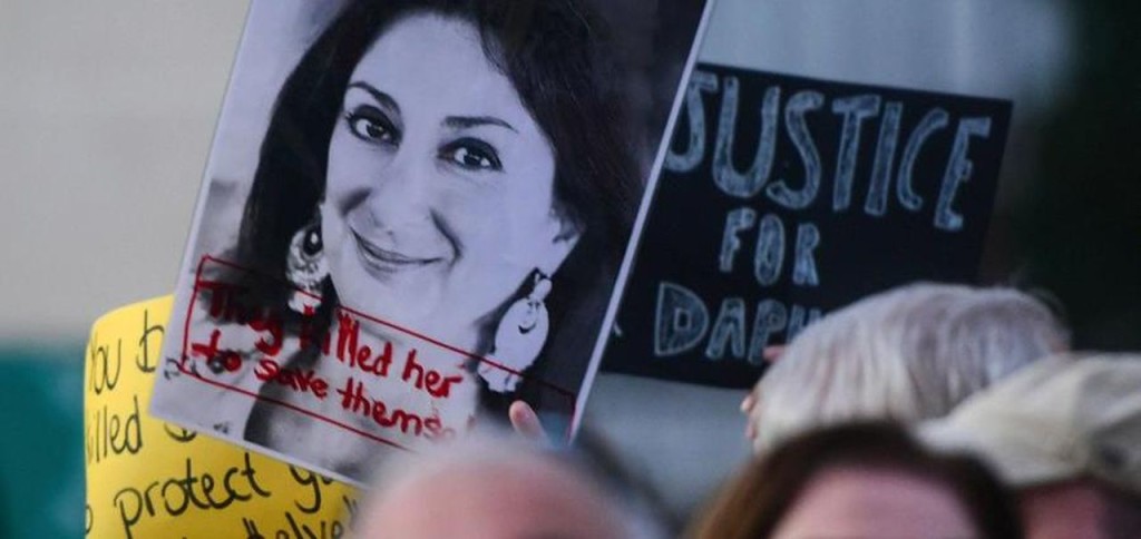 Malta, l’ex premier Muscat lascia il Parlamento