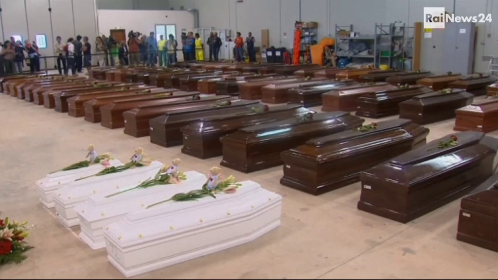 Ancora oggi in troppi girano la prua di fronte ai disperati e allontanano e loro luci