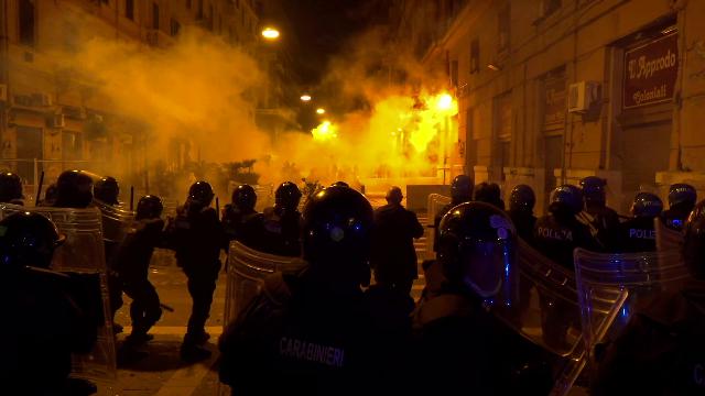 Covid, il Paese è una pentola che bolle. Ma la violenza va condannata sempre