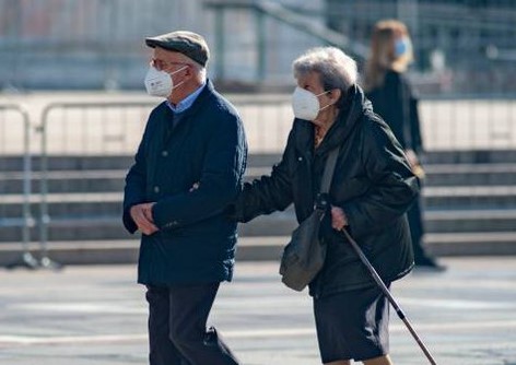 Coronavirus. Evvai con l’isolamento dei vecchi!