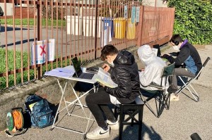 vimercate-no-dad-scuola-media-calvino-studenti-strada-mb4