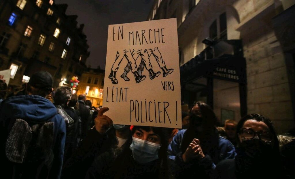 Il bavaglio brutale avanza in Europa